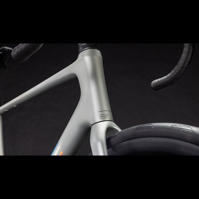 CUBE Attain C:62 SLX maantiepyörä